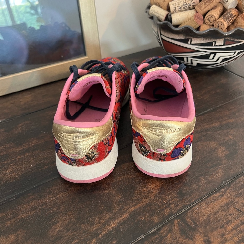 Cole Haan GrandPro Tennis Shoes Floral Brocade Gold Pink Women’s 10.5 - Picture 2 of 4